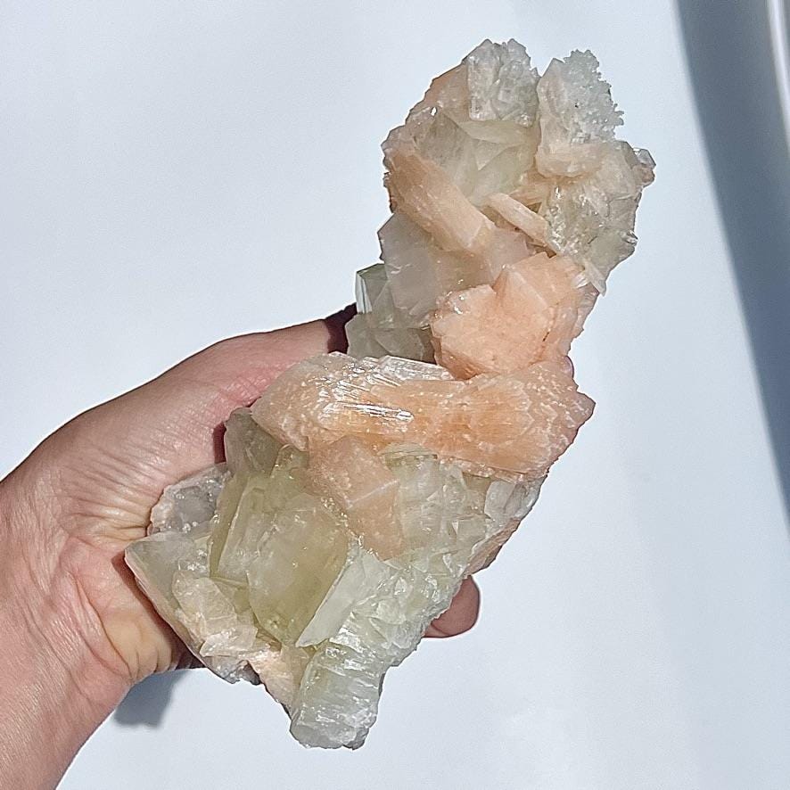 Ροζ Ασβεστίτης με Πράσινο Αποφυλίτη και Χαλαζία